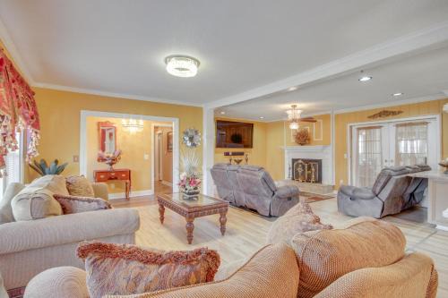 Columbia Home Rental with Hot Tub 9 Mi to UofSC!