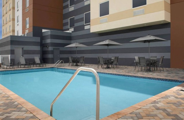 Comfort and Convenience! 2 Contemporary Units! W/ Pool Access, Free Breakfast!