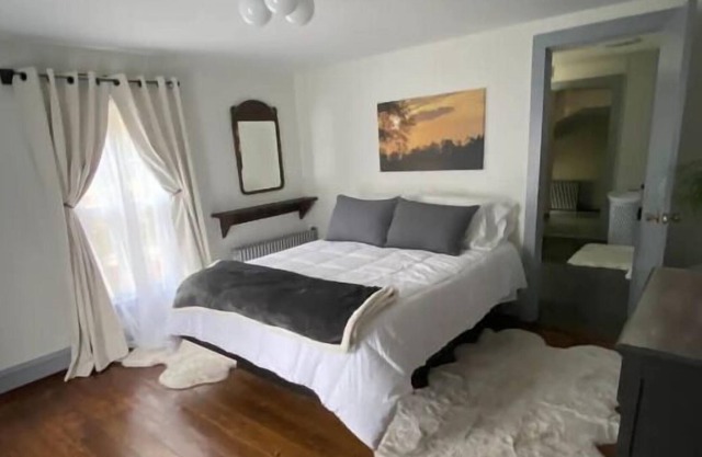 Comfort and Convenience! Parking, Pets Allowed, Close to Worlds End State Park