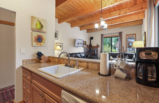 Comfort In The Sierras - Edelweiss 2br - Kirkwood 3 Bedroom Condo