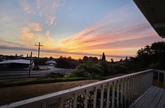 Comfort Meets Coastal Charm w/ Private Beach