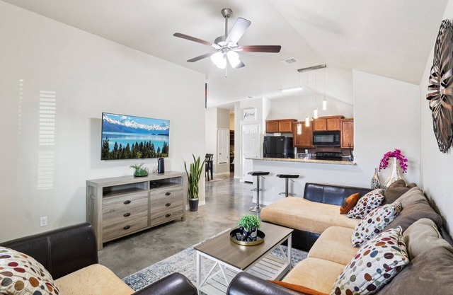 3-bedroom, with an office, fenced backyard and short drive to fort Cavazos