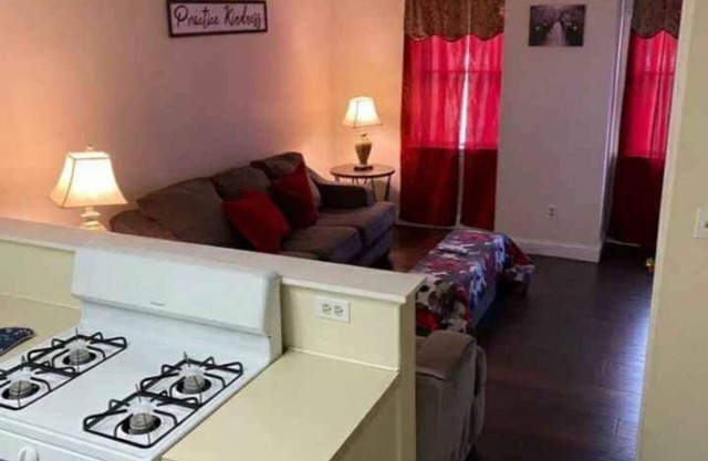 Comfortable 1 bedroom central located near Salem, ma