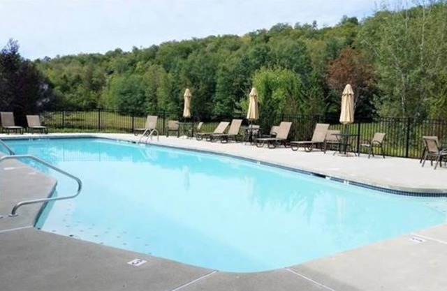 Comfortable 3-bedroom new construction condo minutes from Loon Mtn & Lincoln.