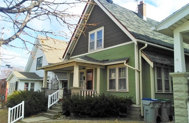 Cómodo bungalow 3BR Craftsman en el vecindario de Milwaukee's Bay View