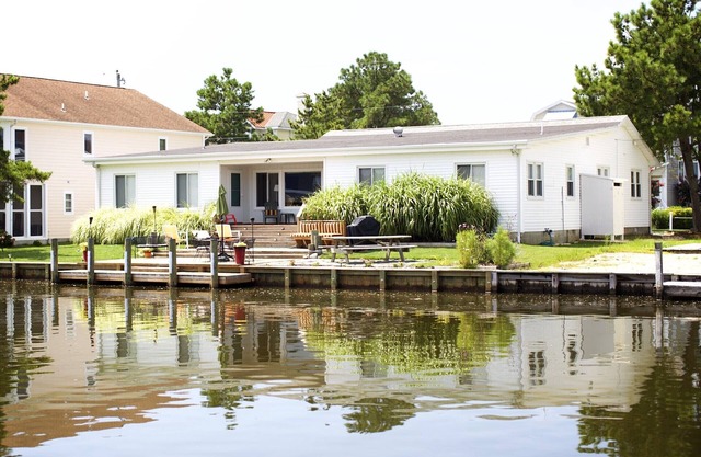 Cómoda Casa de Playa con Canal y Cerca de la Playa
