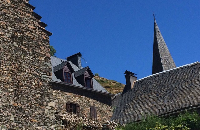Cómodo chalet con jardín en el centro de la ciudad, cerca del teleférico.
