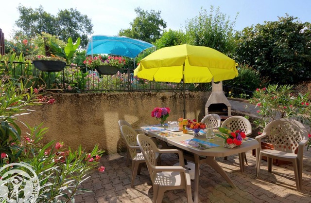 Encantadora casa rural con jardín, WiFi, admite mascotas