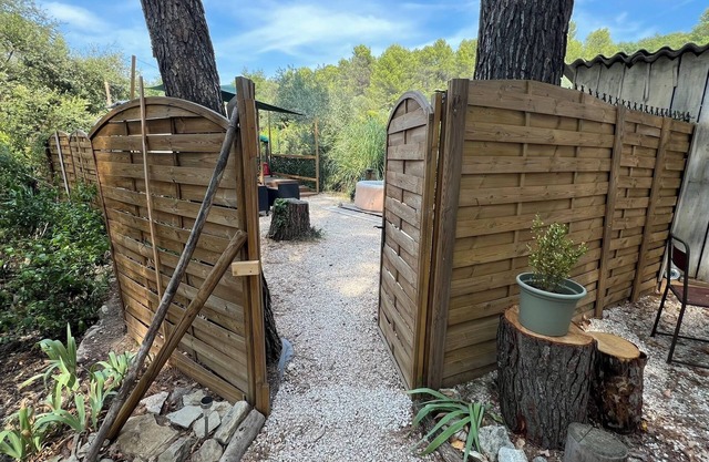 Comfortable yurt in Provence with spa and breakfast