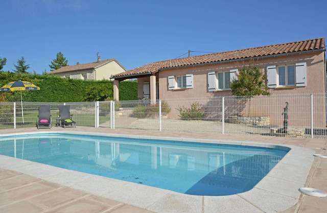 Confortable villa con piscina