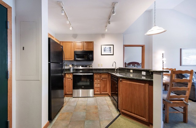 Comfortable Mountain Adventure Condo at Zephyr Mountain Lodge with Village View (Value-Rated Condo 2506)