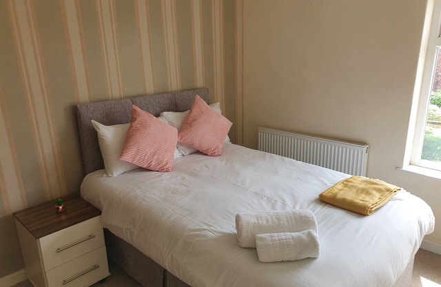 Comfortable Nice House in Stoke