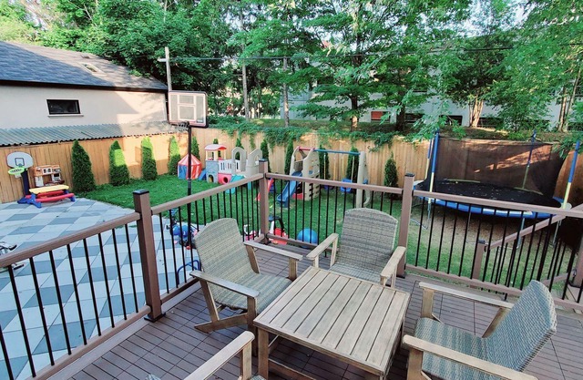 Comfortable Room in Toronto next to Yorkdale shopping mall