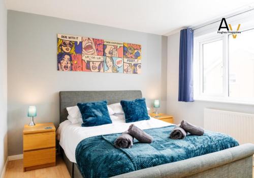 Comfortable Two-Bedroom House - Garden, Driveway, Perfect for Business & Leisure Stays By AV Hughes Properties