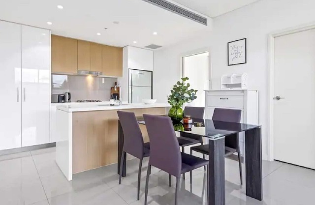 Comfy 3 Bed Apt at Homebush | MHS