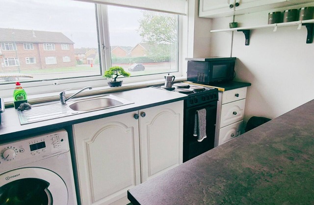 Comfy 3BR Flat on Quiet Street