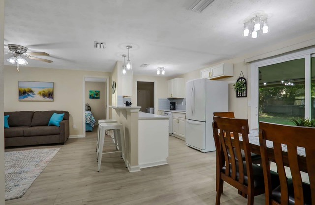 Comfy 5 bedroom -2 bathroom house in Orange Park