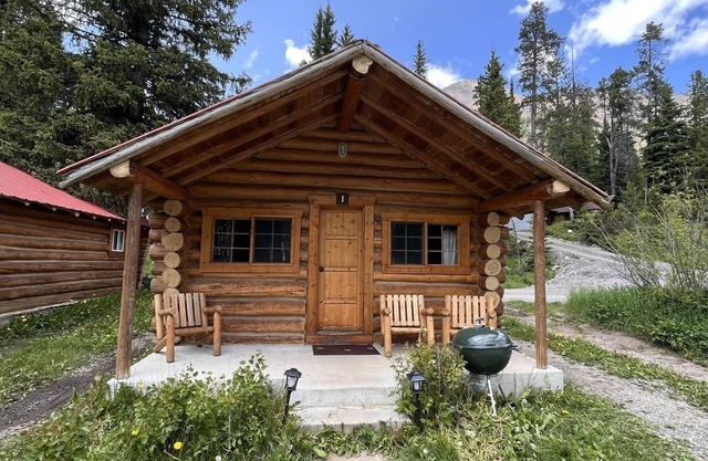 Comfy cabin is situated on the Silver Gate property which overlooks 10,000ft tall mountain peaks surrounding the town.