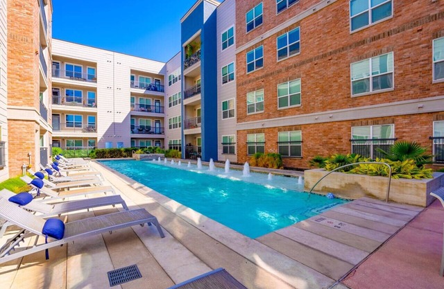 Comfy Chic King Bed Refreshing Office Desk w/ Pool