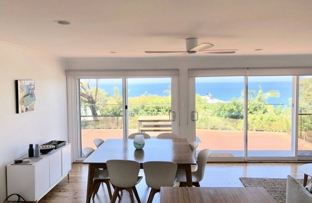 Cómoda casa de playa familiar completamente renovada con vista al mar y paseo a la playa