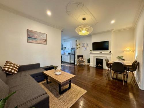 Comfy family home-15 mins to CBD & beach