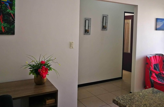 Un lugar cómodo, moderno y seguro en una comunidad cerrada cerca del aeropuerto y la ciudad