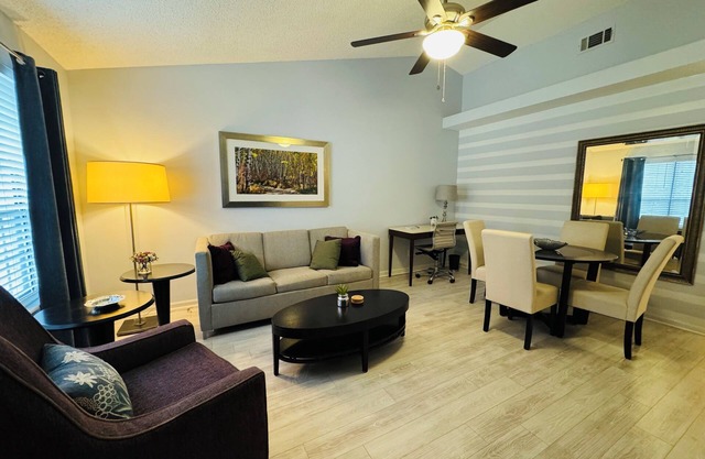 Comfy, Pet-Friendly Home close to Robins AF