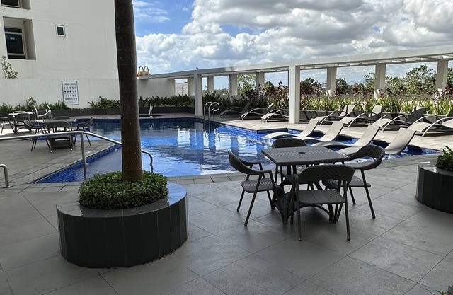 Comfy Studio UnitL OneMadison35