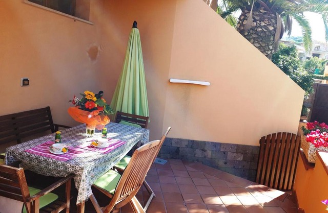 Comodo appartamento in villa 150 mt dal mare