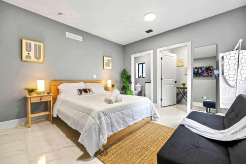 Compact & Comfy Studio w Essentials Near Airport