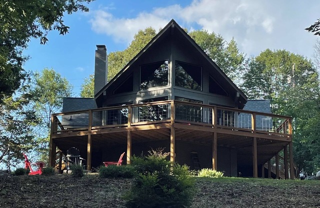 Lakefront Cottage. Ensenada de aguas profundas. ¡Remodelación 2018! Conveniente para Clemson