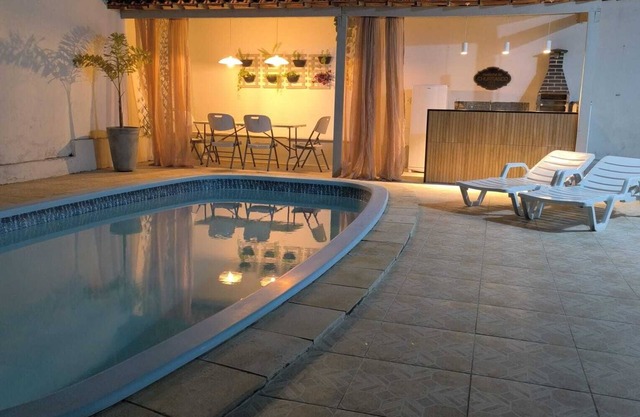 Complete house with air conditioning and swimming pool, for 10 people.