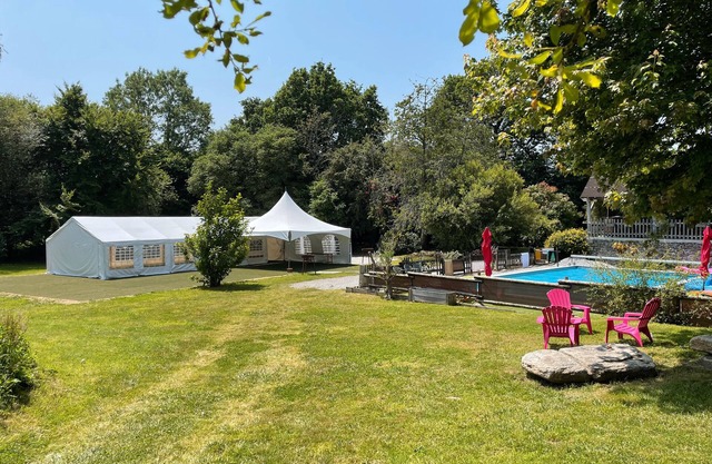 Domaine completo Les Hiboux con piscina climatizada y sala de recepción