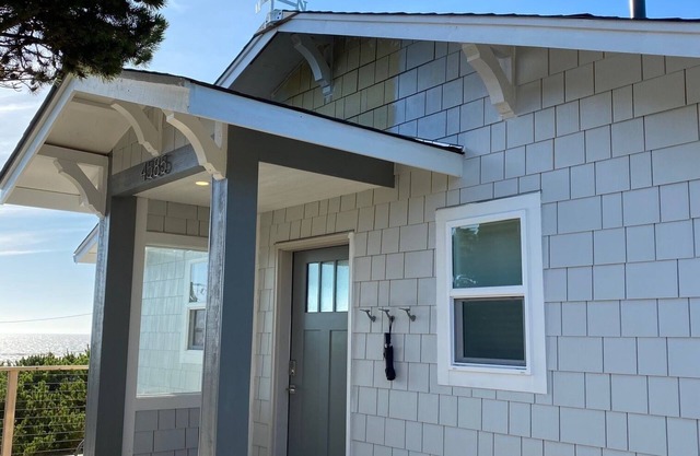 Pelican Pines, con vistas a la playa de Heceta, ve y escucha las olas desde la terraza.