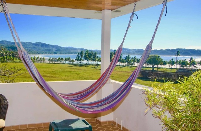 Las mejores vistas de playa pasos a la arena! Lujo en Samara. World Class Views + Servicio! Condominio en el tercer piso