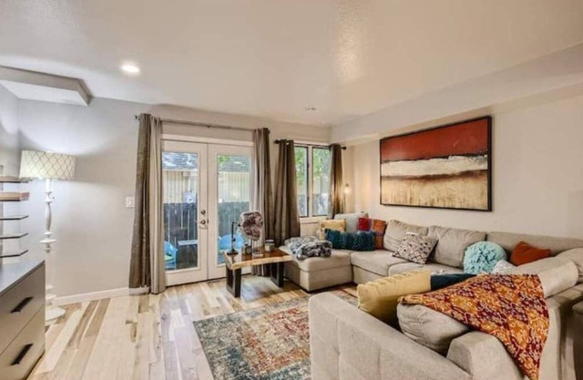 Condo Near Downtown Boulder! /Shops /Bars /Trails