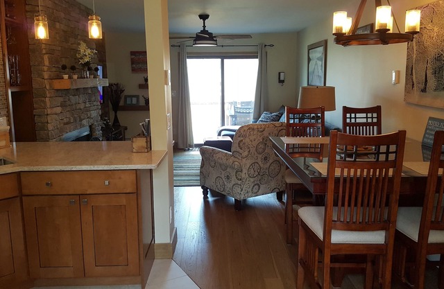 Condominio con acabados de gama alta de la montaña de Hunter. Perfecto para familias!