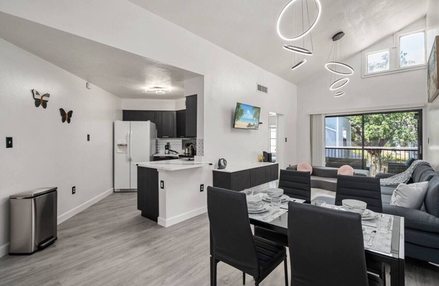 Condo w/ Pool + Gym + Golf + Jacuzzi + Game Areas!