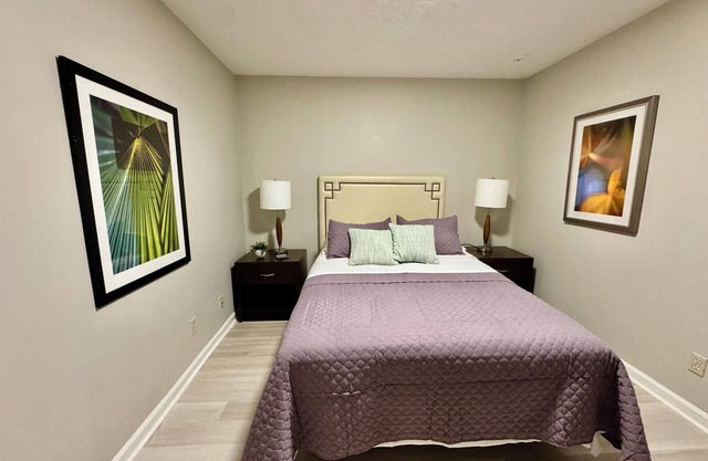 Confortable, Pet-friendly stay close to shopping and dining