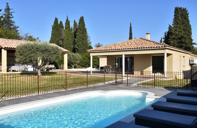 Villa contemporánea de prestigio para 10 personas con aire acondicionado y piscina climatizada.