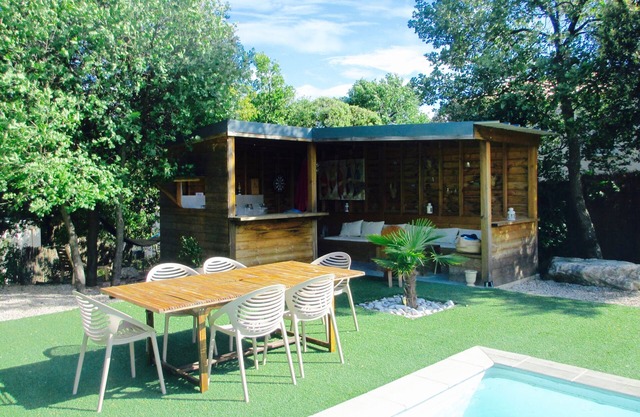 Villa contemporánea con piscina