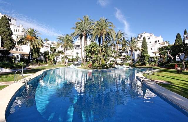 ¡A pocos minutos a pie del Centro Plaza y Puerto Banús!