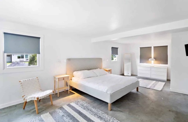 Contemporary Room w/ Tea Station Near Von Trapp Lodge! Outdoor Pool