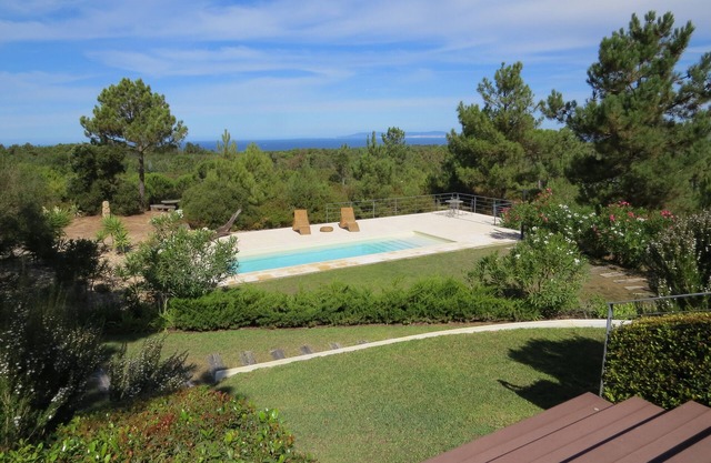 Villa contemporánea con piscina, costa sur de Lisboa, impresionantes vistas