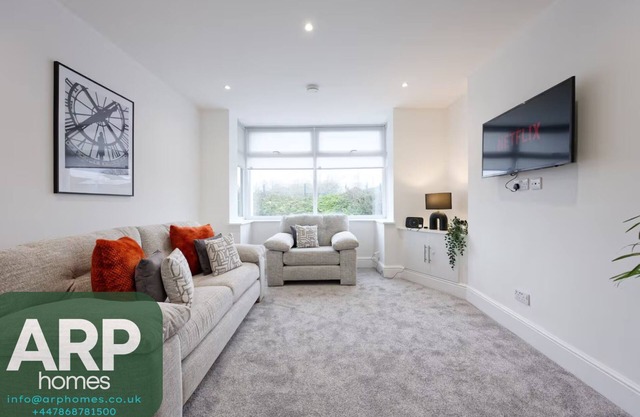 Contractors, Business, Leisure | FREE Parking