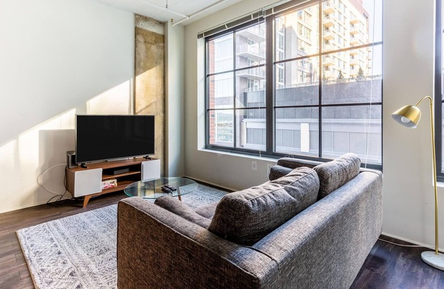 Convenient 1BR Near Dtwn DC & Metro w/ Amenities