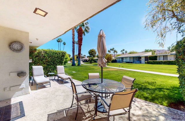 Convenient, dog-friendly condo w/shared tennis, spa, heated pool