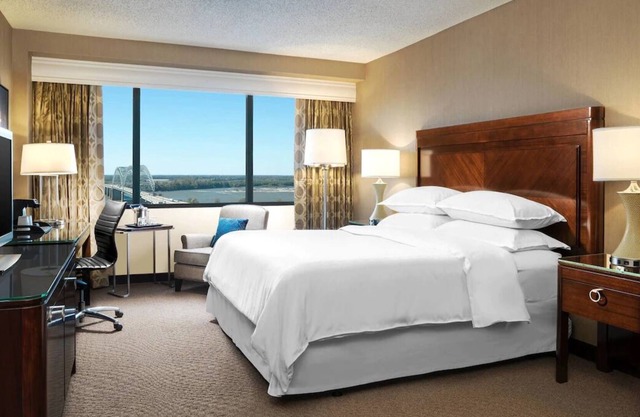 Convenient Location! On-Site Restaurant/Bar, Near Memphis Rock ‘n Soul Museum