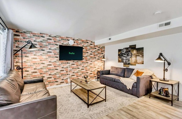 Convenient - Near Hospitals - King Bed