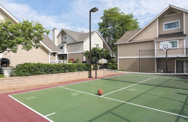 Convenient Stay in Westlake! 3 Family-friendly Units, Free Parking, Pets Allowed